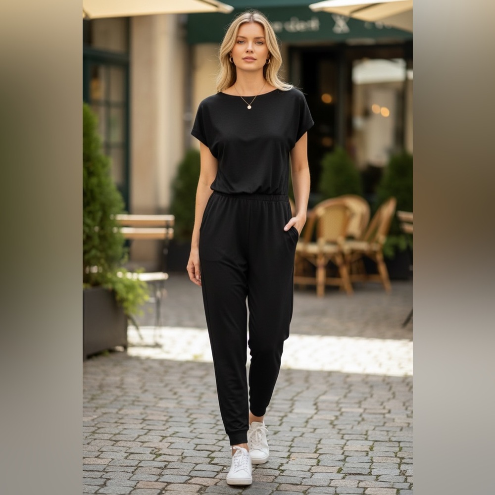 NWT-Women’s Pretty Garden jumpsuit‎ Sz M